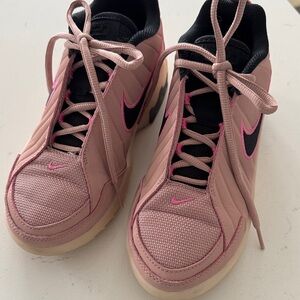 Nike LeBron Witness Basketball Sneakers